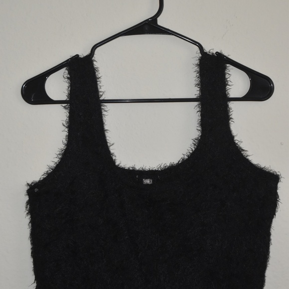 Black Faux Fur Crop Top - Picture 2 of 7